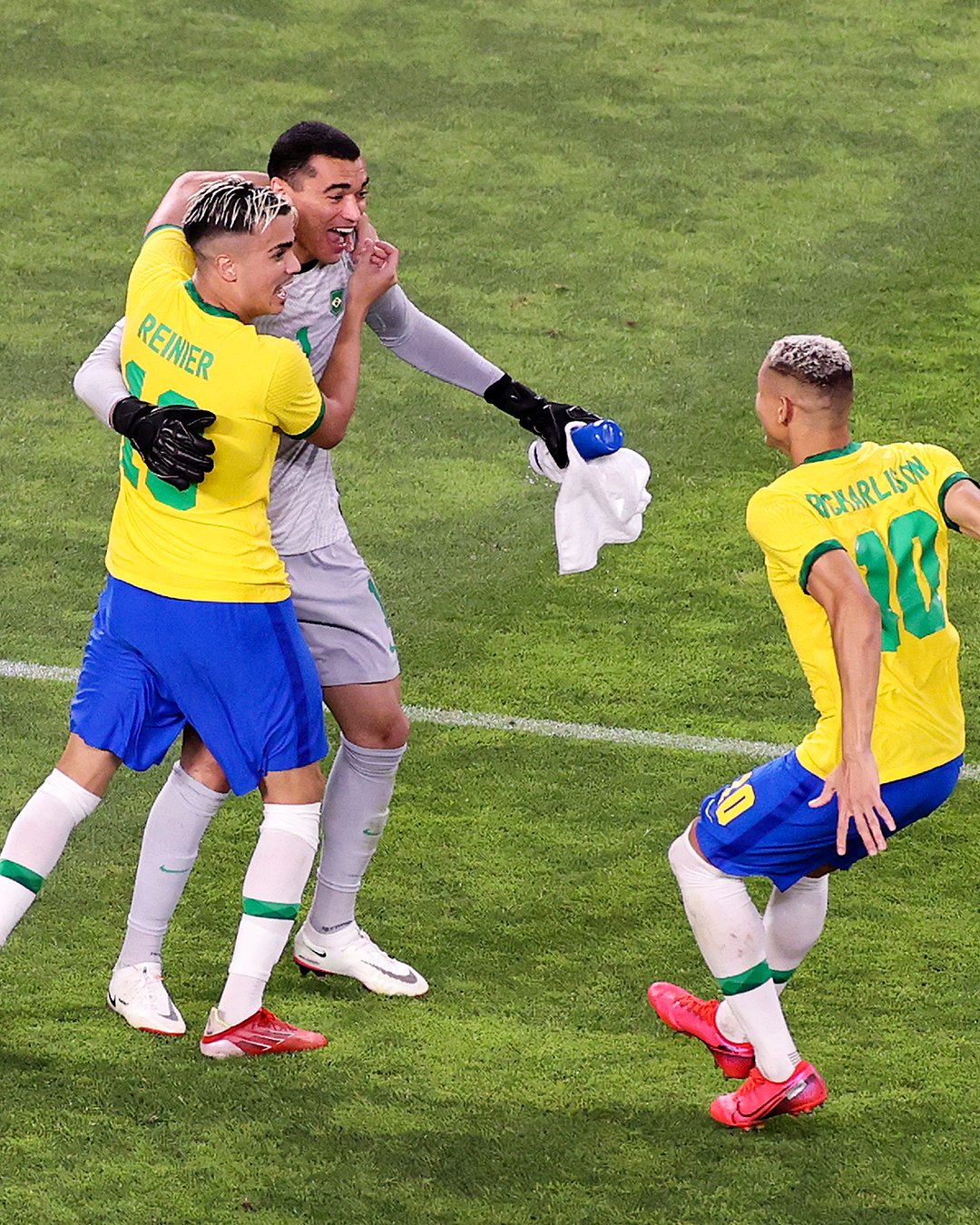 Sambaçılar finalda rəqibini gözləyir &mdash; FOTO